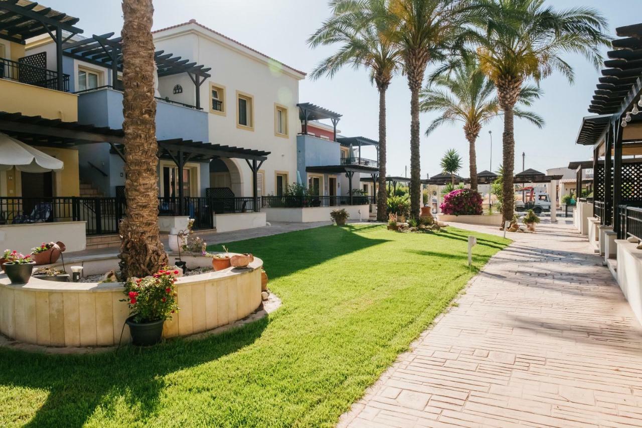 Aphrodite Gardens No.9 Luxury Apt Paphos Exterior foto
