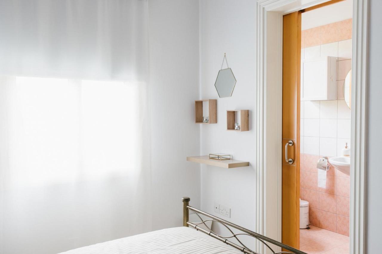 Aphrodite Gardens No.9 Luxury Apt Paphos Exterior foto